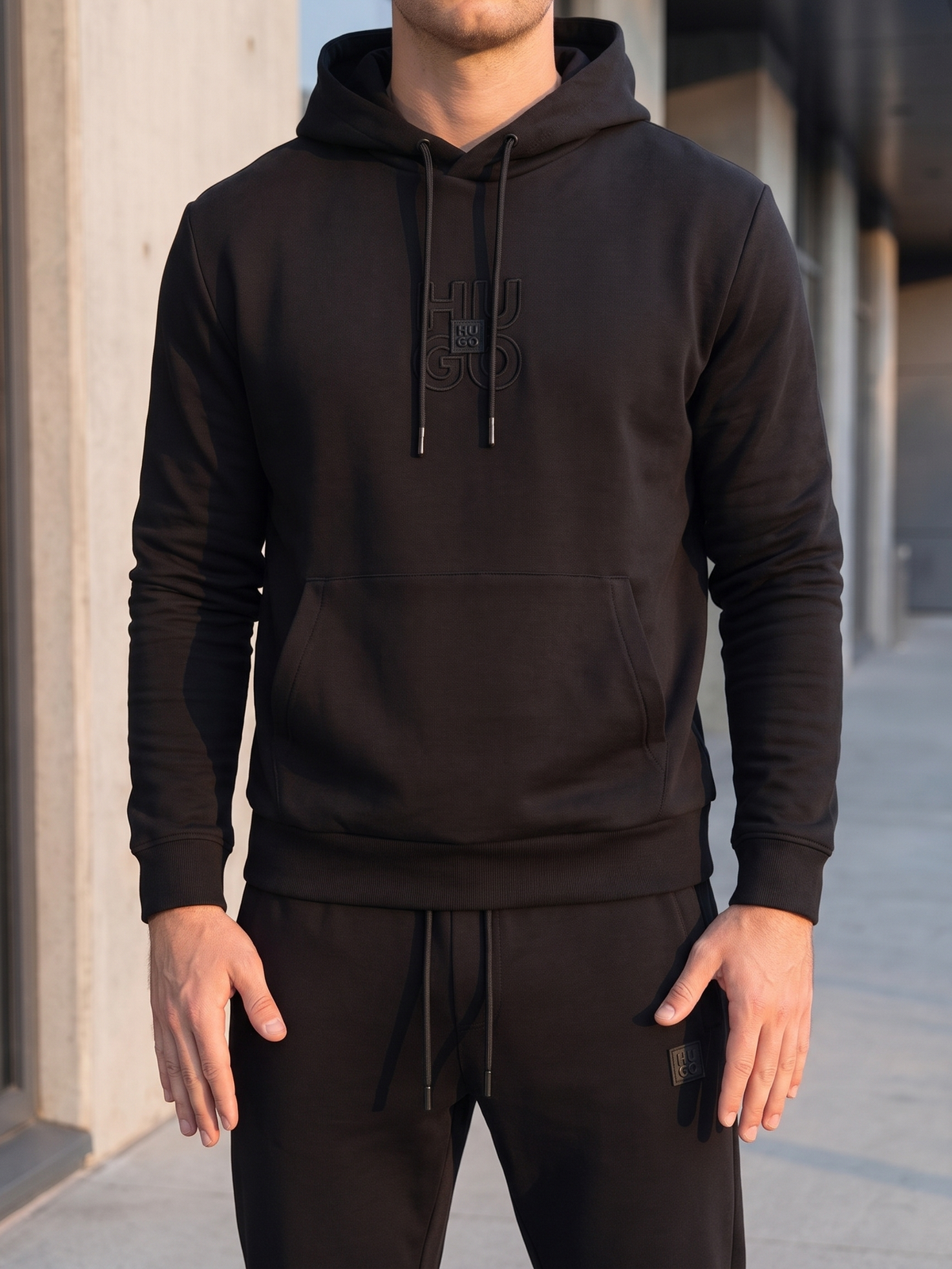 Conjunto HUGO (sudadera + pants) - detalle