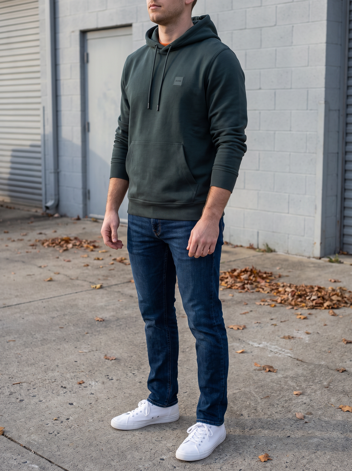 Sudadera BOSS con capucha verde oscuro - modelo 1