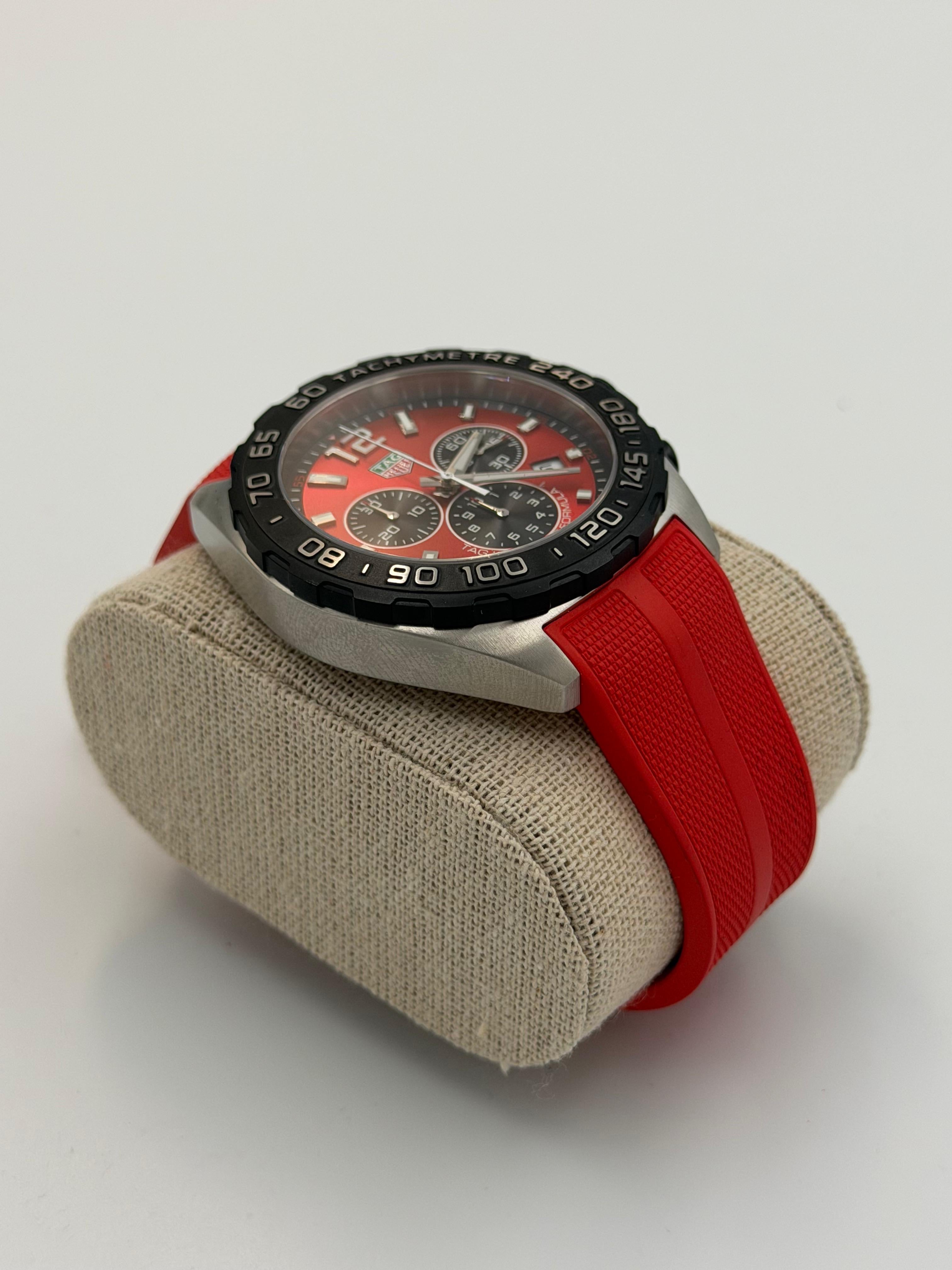 Reloj cronógrafo de acero TAG Heuer Formula 1 de cuarzo con esfera de color rojo